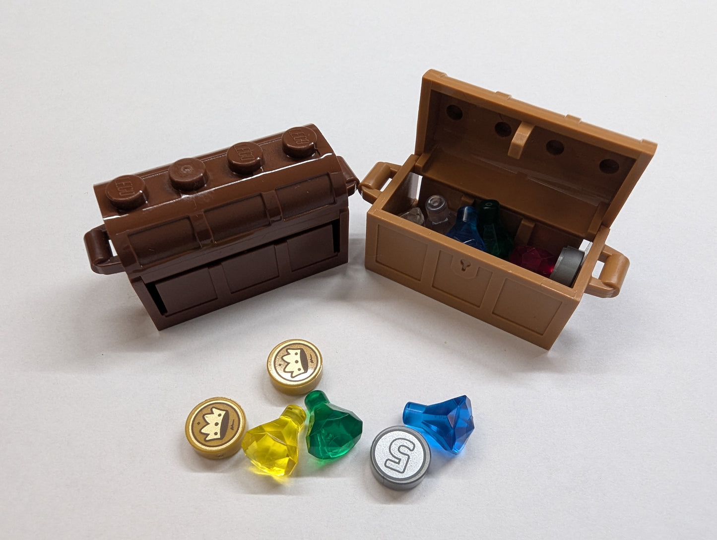 LEGO® Schatzkiste mit Edelsteinen und Münzen – Kleine Überraschung für Kindergeburtstag